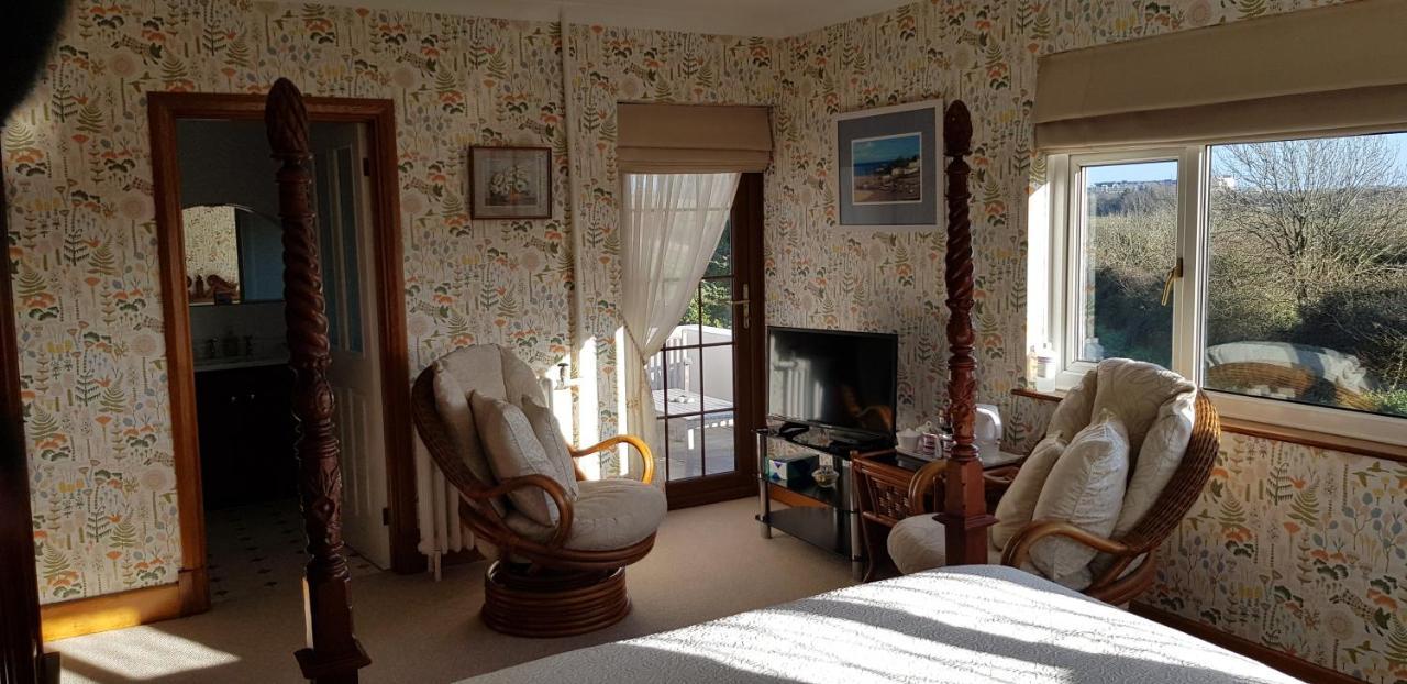 Bed and Breakfast Wychwood House Penally Экстерьер фото