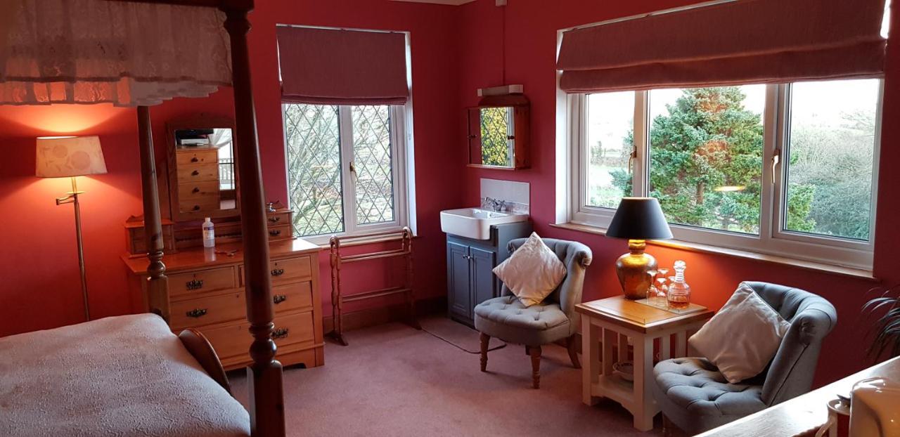 Bed and Breakfast Wychwood House Penally Экстерьер фото