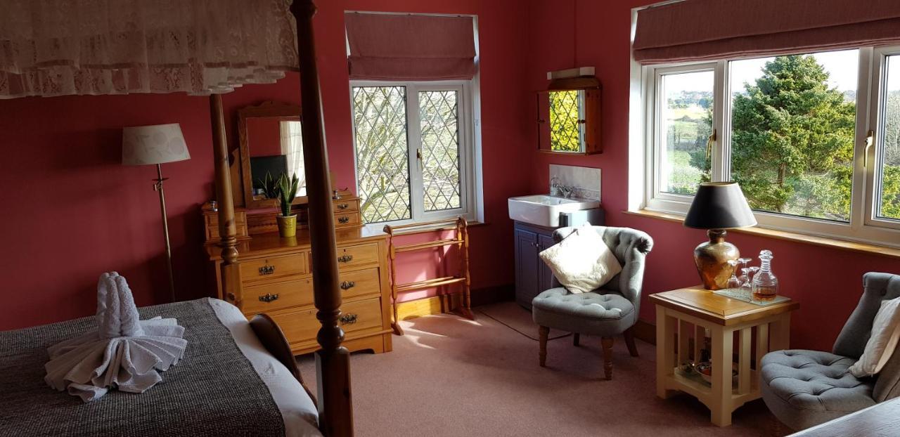 Bed and Breakfast Wychwood House Penally Экстерьер фото