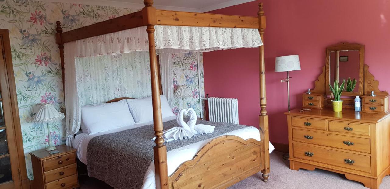 Bed and Breakfast Wychwood House Penally Экстерьер фото
