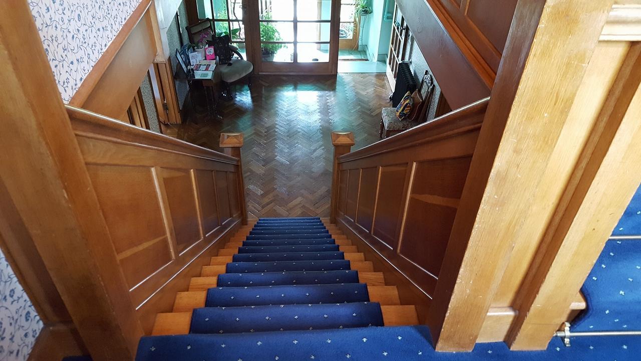 Bed and Breakfast Wychwood House Penally Экстерьер фото