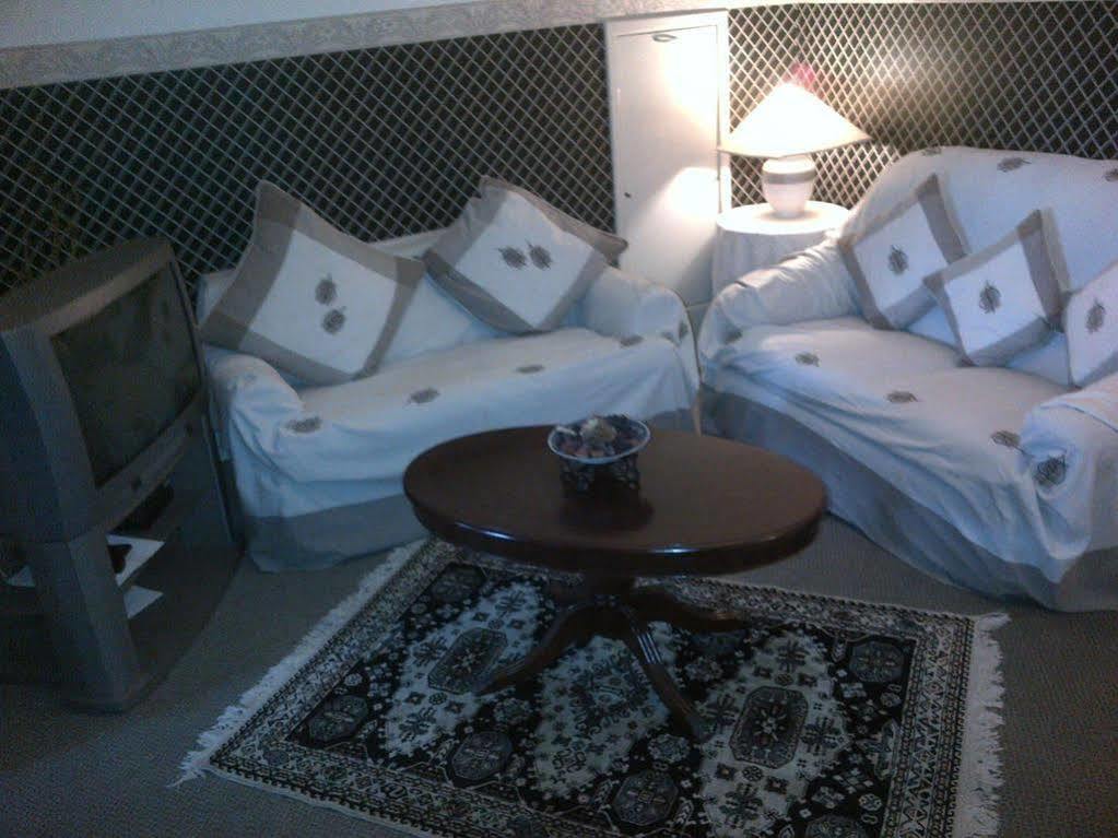 Bed and Breakfast Wychwood House Penally Экстерьер фото